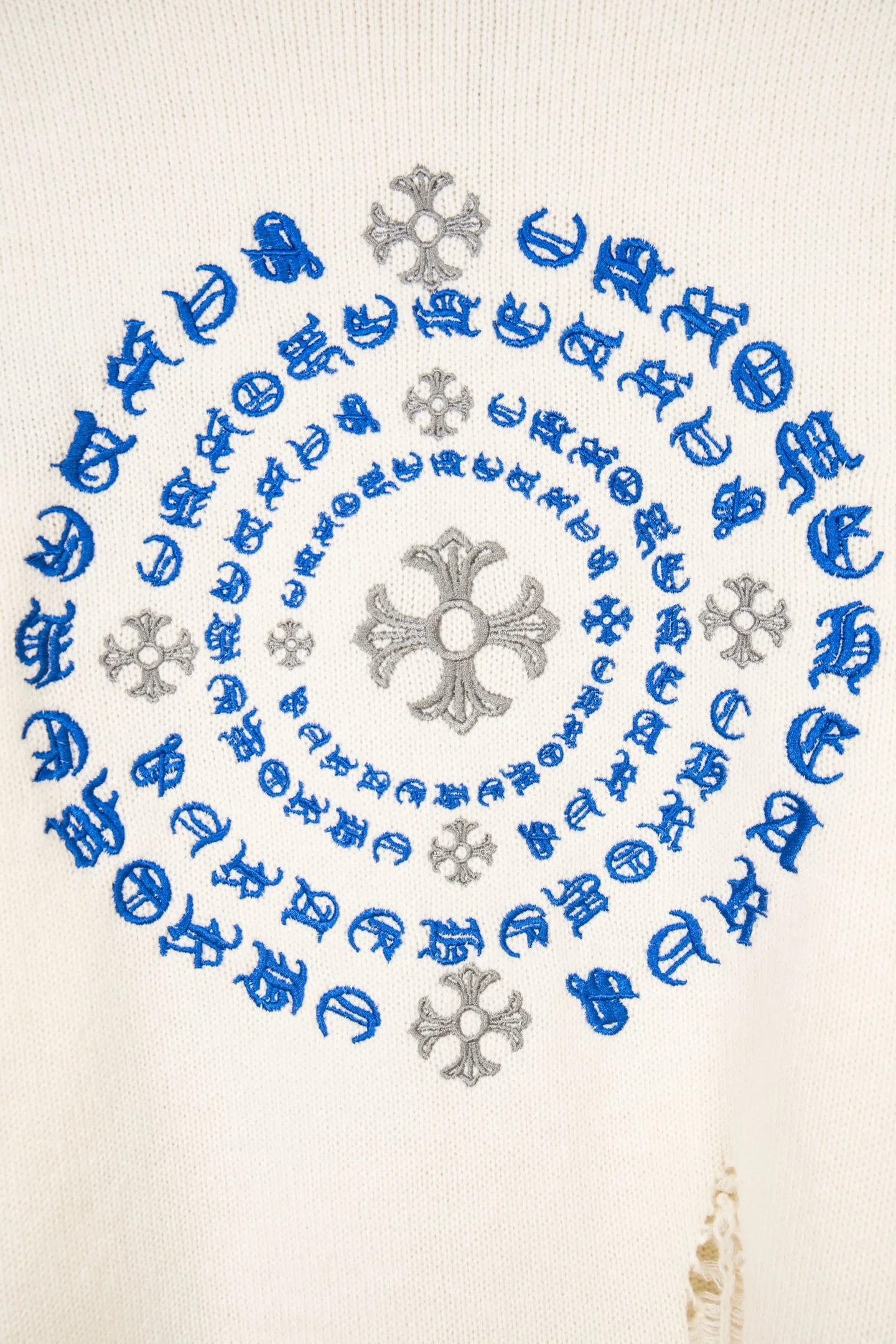 P260 Chrome Hearts CH Chrome Hearts Embroidered Disk Sanskrit Cross Hole Knitted Sweater Pullover. The popular style is the same for men and women. It is matched with black and white. It looks great in real life. The upper body looks good and it looks good in daily wear. It is even better when taking photos. It’s hard not to buy it. Buy it for me!!! Believe me, no one can refuse such a machine-length Chrome Hearts jacket. The version has been expanded based on the old version. The upper body is loose and stylish, and the hem is expanded to a casual design. Fat people look extremely slim, thin people have limited height and high-end. Ten thousand yuan ZP printing, 1:1 perfect restoration, looks good when worn alone or stacked, can be easily controlled by both men and women. If you care more about quality, you must also respect the price. It is completely different from the thin see-through bottoms and junk products on the market that pill when worn. If the style makes you shine at a glance, then quality is what you should pay more attention to. Compared with price, we focus on quality. Customers who have received my products all know it. ️️️ Sweaters on the market are generally made of bract core yarn. We use modal. The advantages over core-spun yarn are very intuitive: high cost, high price, high density, relatively expensive for developers, and let us make a lot less money. In addition, it is delicate, has no scum on the upper body, resists pilling, and is high-end. We are conscientious sellers and do not use core-spun yarn. Apart from being cheap, core-spun yarn is really useless. It shrinks, pills, hooks, and makes people pierced. He is proficient in everything. It is 2024. Who doesn’t want to look decent when they go out? Quality determines the upper body effect. No matter how bad the quality, the best style is still the temperament of the urban-rural fringe. We only do long-term business. Quality determines character. Take it back and wear it with confidence and wash it. The quality of the pattern will definitely make your eyes shine. We only make the right version of high quality. We make high-end hard goods. Reject junk goods and reject fast food. Conscientious quality and conscientious price. You deserve it!  Color: Black Beige Gray Size: S M L